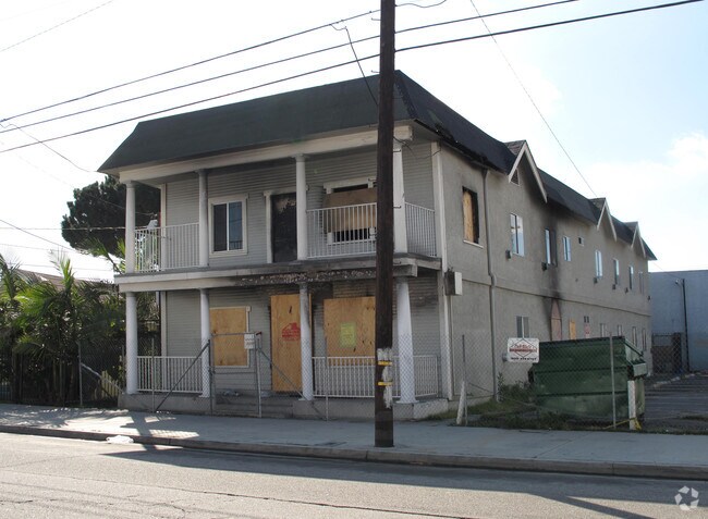 Building Photo - 126 W D St