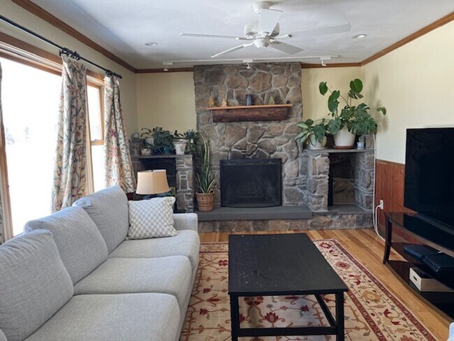 Foto del edificio - 3 Bedroom Home in South Burlington VT Available 4/1!