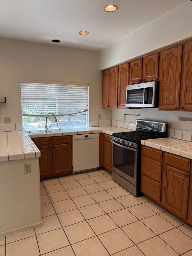 Building Photo - 6416 Silver Hawk Way
