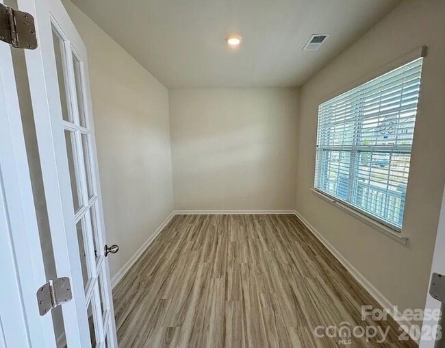 Foto del edificio - 1830 Vanderlyn St