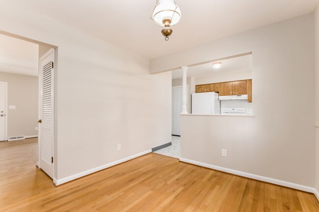 Building Photo - 1083 Norway Dr