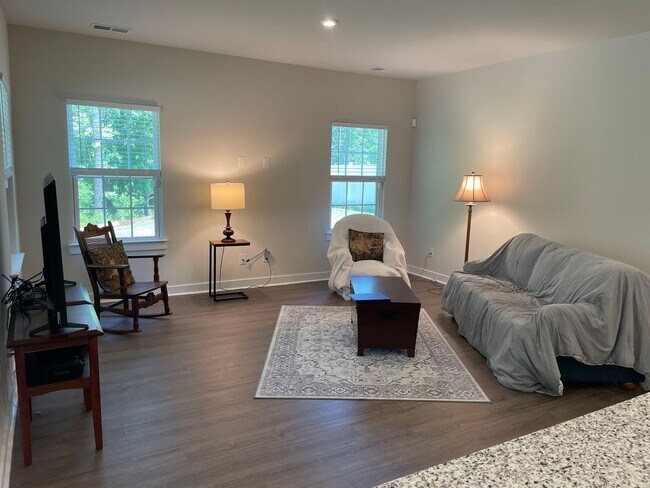 Foto del edificio - 2116 Sounders Ln NE