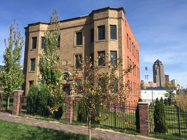 Primary Photo - 611 16th St