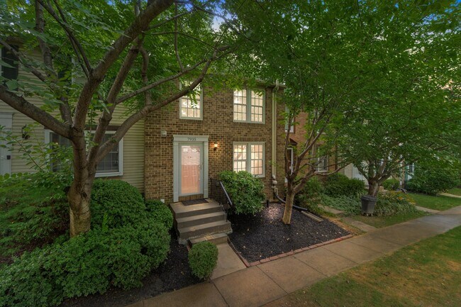 Foto del edificio - 7935 Tyson Oaks Cir