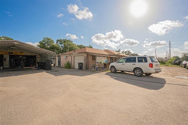 Foto del edificio - 13010 Cypress North Houston Rd