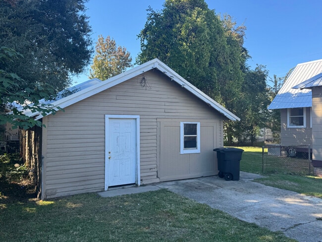 Building Photo - 4863 Douglas Ave