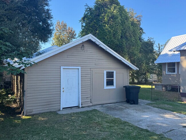 Foto del edificio - 4863 Douglas Ave