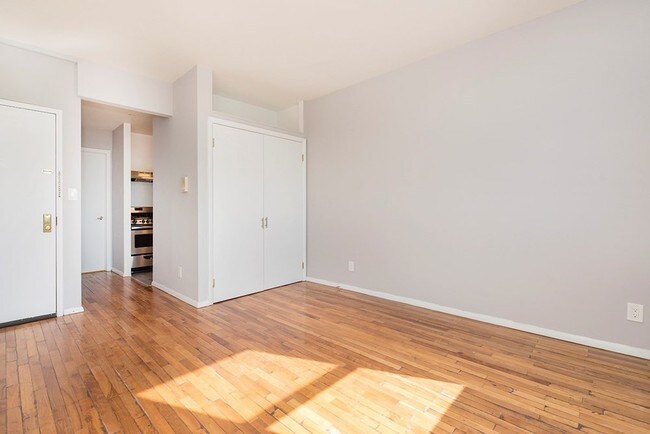 Foto del edificio - 661 Meeker Ave