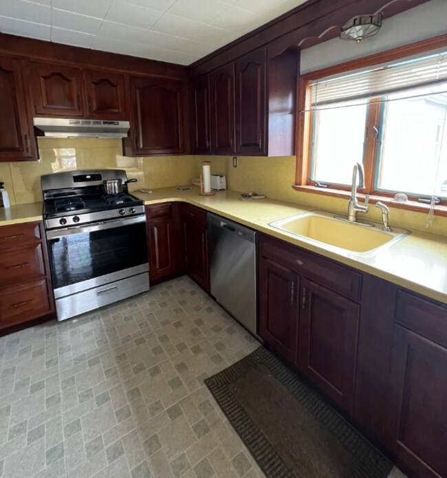 Building Photo - 416 Front St