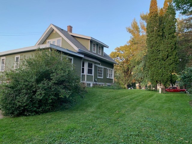 Casa - 621 State St N