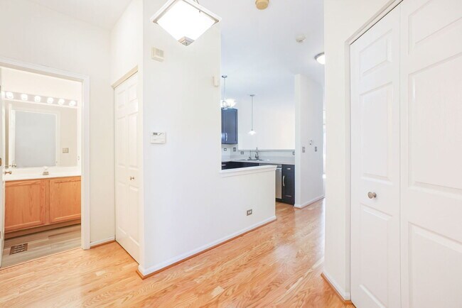 Building Photo - 3013 Kentshire Cir