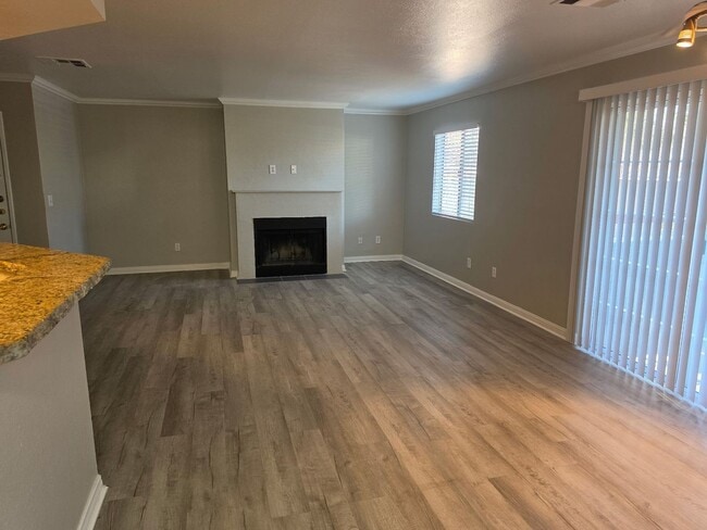 Building Photo - Charming 3 bed 2 bad located at Park 1