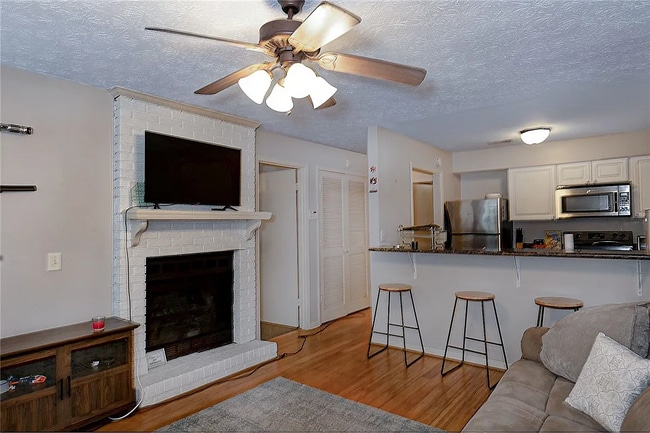 Building Photo - 449 N Donahue Dr