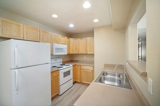 Building Photo - 325 W 700 N