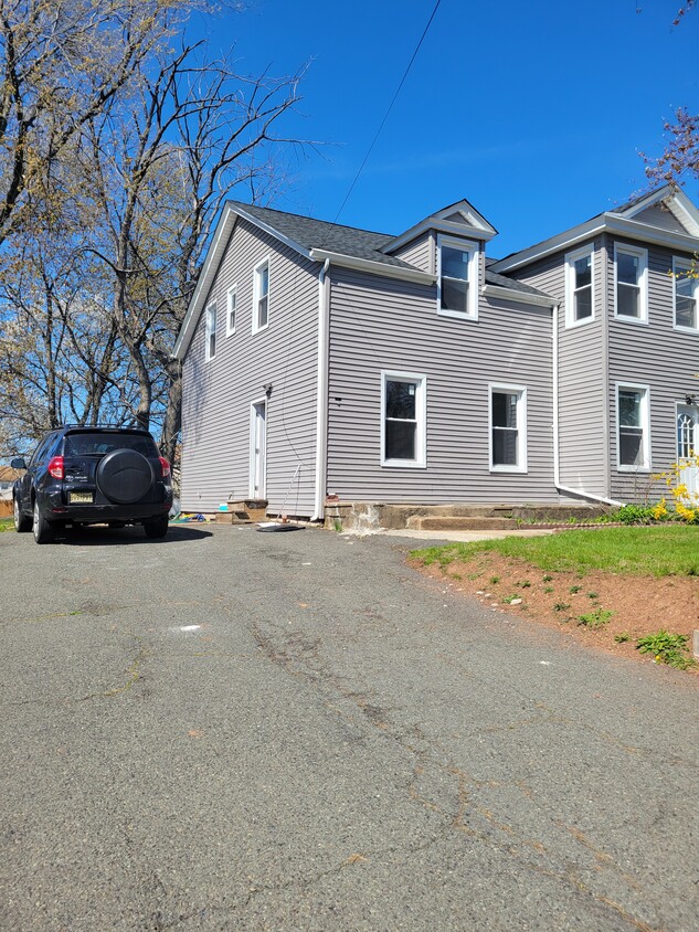 Primary Photo - 204 Montrose Ave