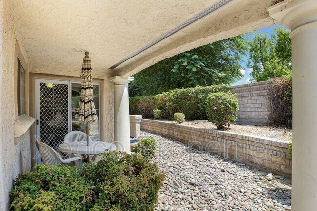 Foto del edificio - 505 S Farrell Dr