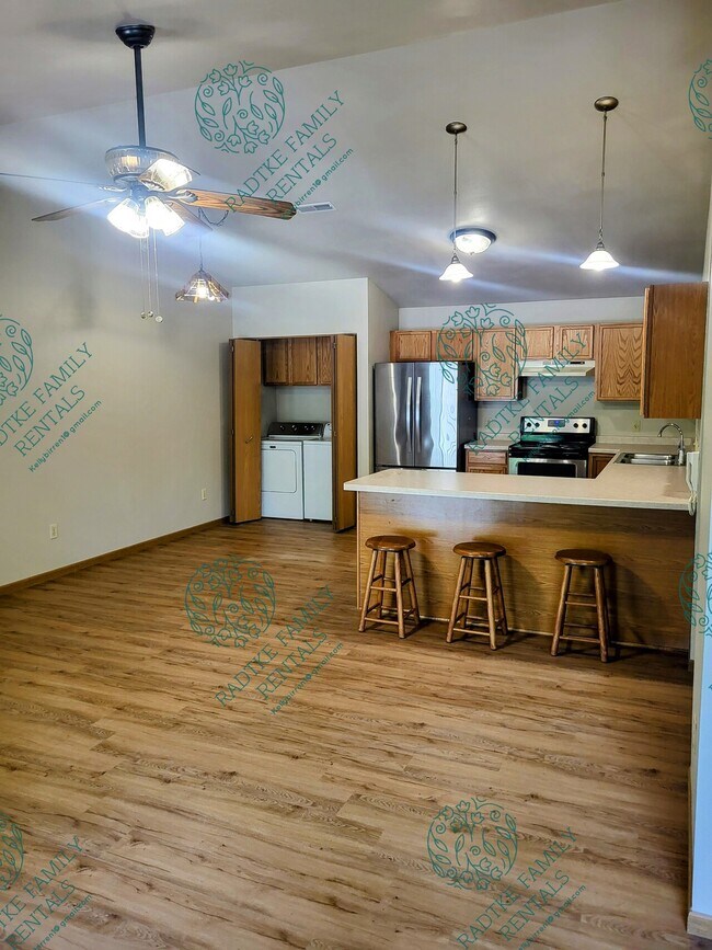 Building Photo - 11724-Bluemound