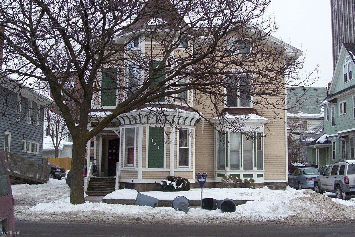 Foto del edificio - 4 br, 1 bath  - 321 S Division St Apt #4