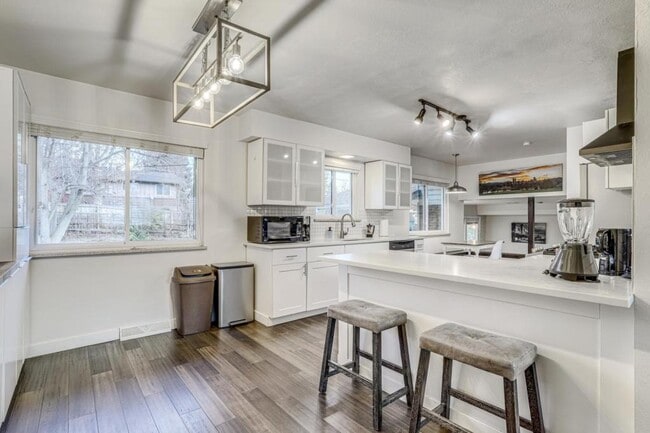 Building Photo - 2860 S Golden Way