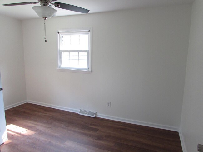 Building Photo - 3002 Fallswood Dr