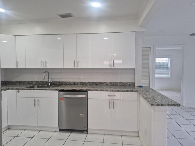 Foto del edificio - 415 Forest Hill Blvd