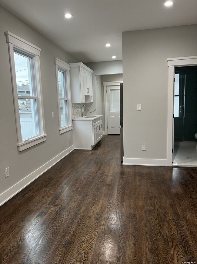 70 Peterson Pl Unit 1A, Lynbrook, NY 11563 Room for Rent in Lynbrook