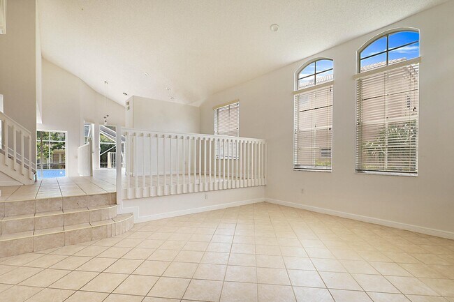 Building Photo - 2477 Westmont Ln