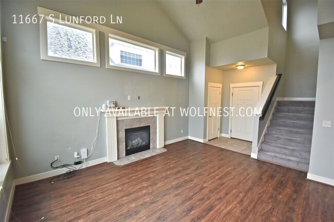 Building Photo - Beautiful 3 Bed Riverton Townhome! No Depo...