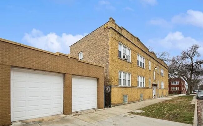 Building Photo - 5021 W Belden St