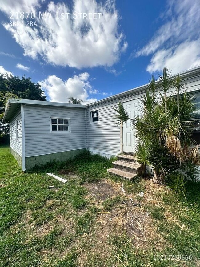 Foto del edificio - 21870 NW 1st St