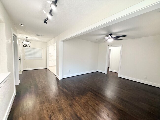 Foto del edificio - 318 Caladium St