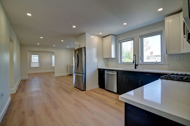 Building Photo - 144 Jaques St