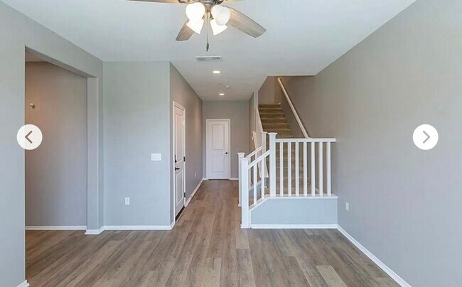 Fist floor bonus room - 4171 S Cardinale Privado