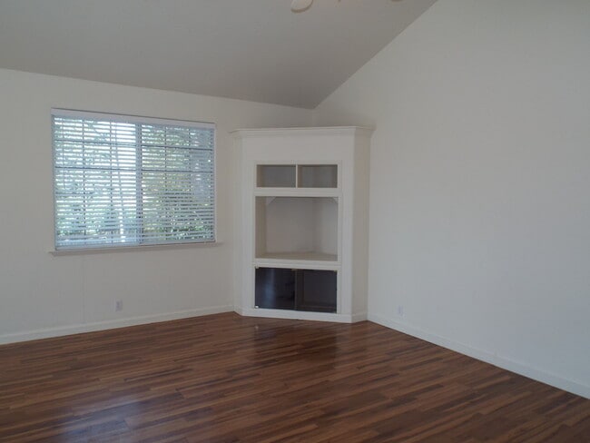 Building Photo - Gorgeous House in California Park Neighbor...