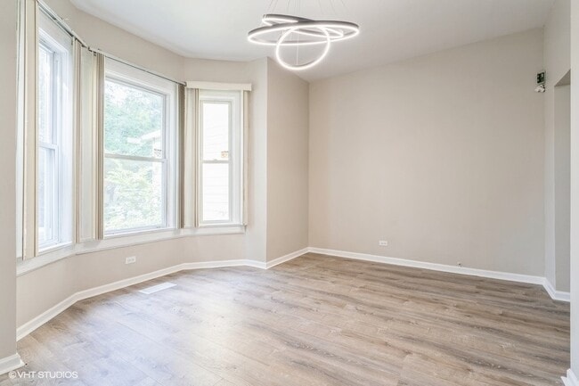 Building Photo - 2823 E 93rd St