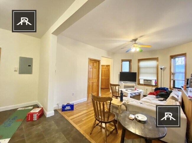 Foto del edificio - 5 bedroom in Brighton MA 02135