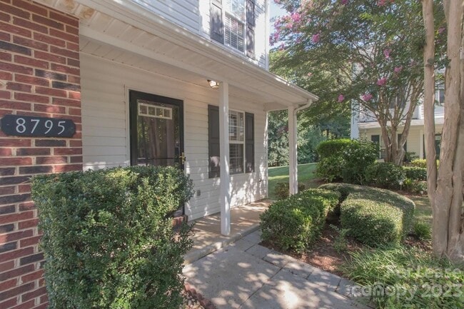 Building Photo - 8795 Robinson Forest Dr