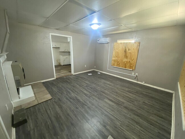 Building Photo - OKC 3 Bedroom House