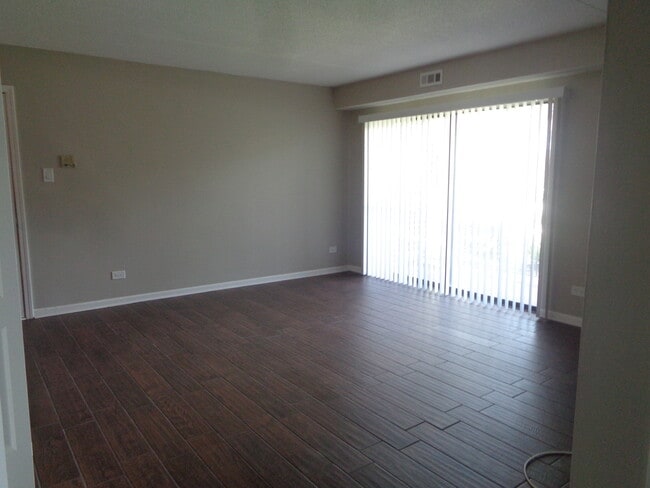 Building Photo - 14785 Lake View Dr