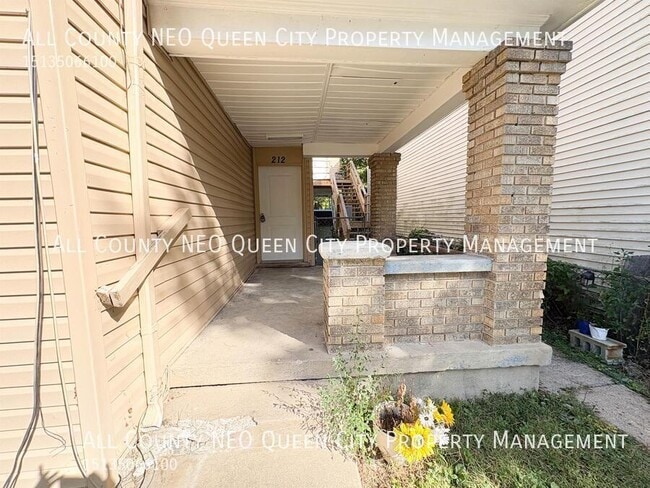 Building Photo - 212 Nassau St