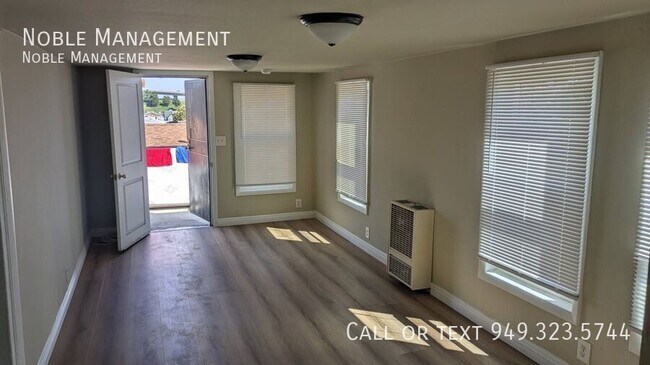 Foto del edificio - 134 1/2 W. 118th Place-