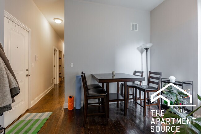 Foto del edificio - 1740 W Huron St