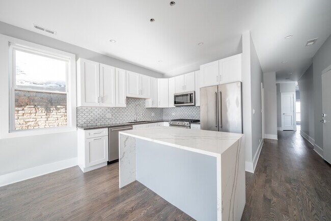 Foto del edificio - 556 W 18th St