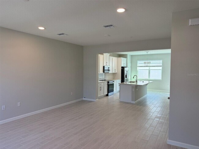 Building Photo - 611 Pothos St