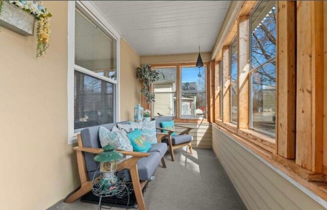 Building Photo - 111 21st St