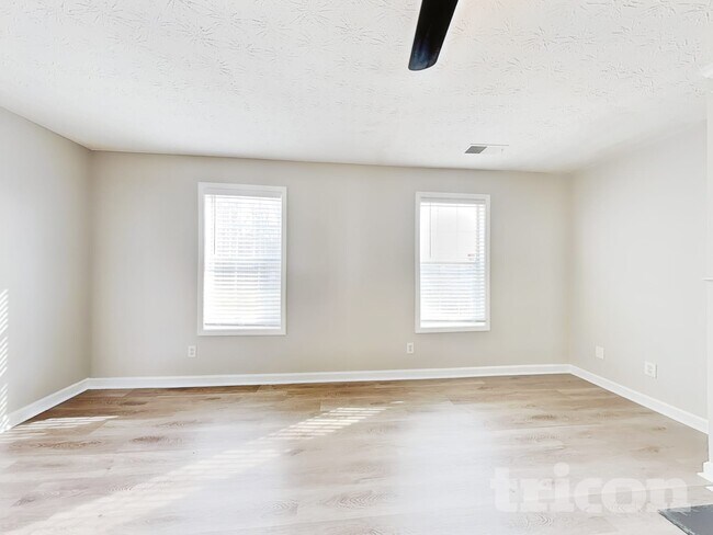 Foto del edificio - 2556 Tolliver Dr