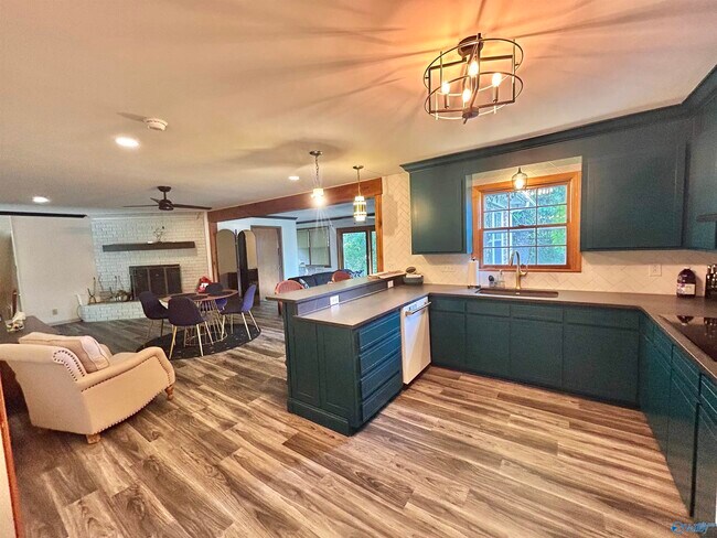 Foto del edificio - 7604 Teal Dr SW