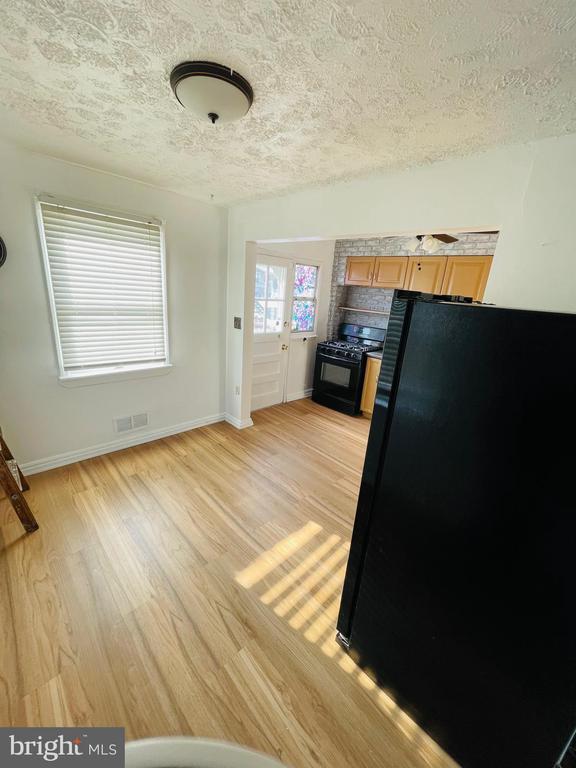 Building Photo - 7127 Eastbrook Ave