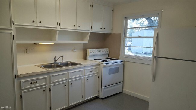 Foto del edificio - 2252 E Prien Lake Rd