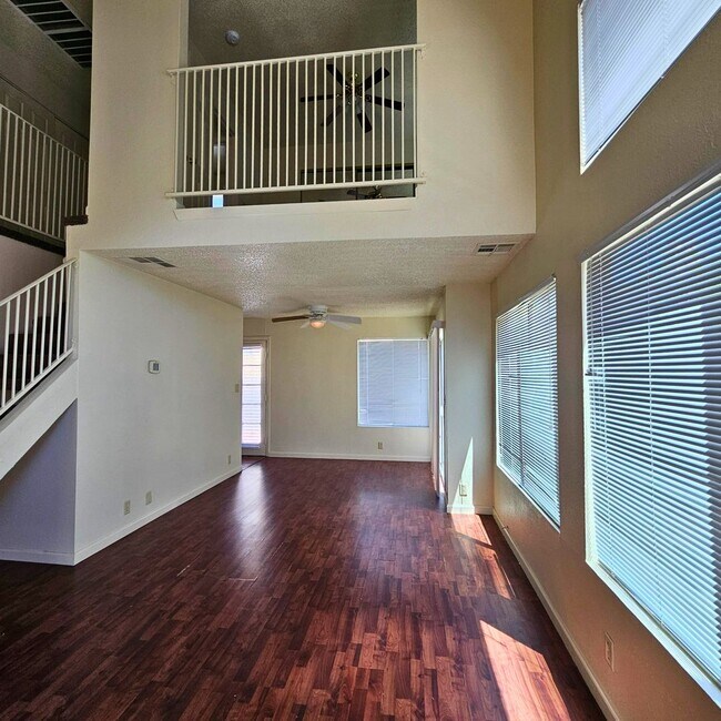 Foto del edificio - MOVE-IN READY 3BR/3BA SINGLE FAMILY HOME I...